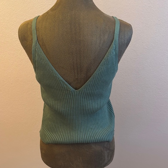 Chic V-Neck Ribbed Tank Top - Green - Picture 3 of 6